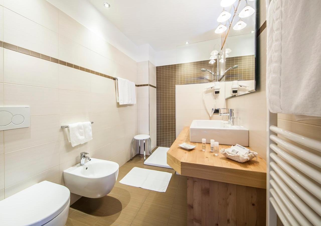 Garni Lanzinger Hotell Selva di Val Gardena Exteriör bild