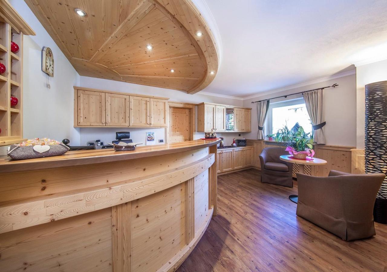 Garni Lanzinger Hotell Selva di Val Gardena Exteriör bild