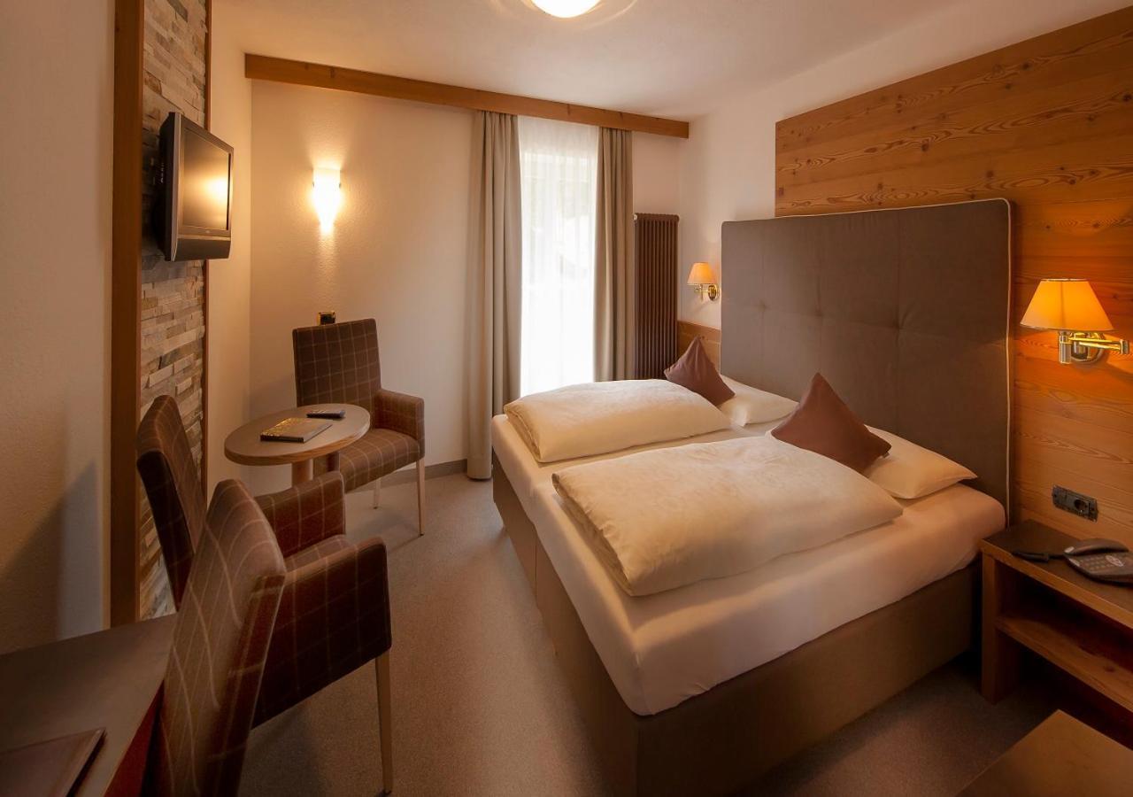 Garni Lanzinger Hotell Selva di Val Gardena Exteriör bild