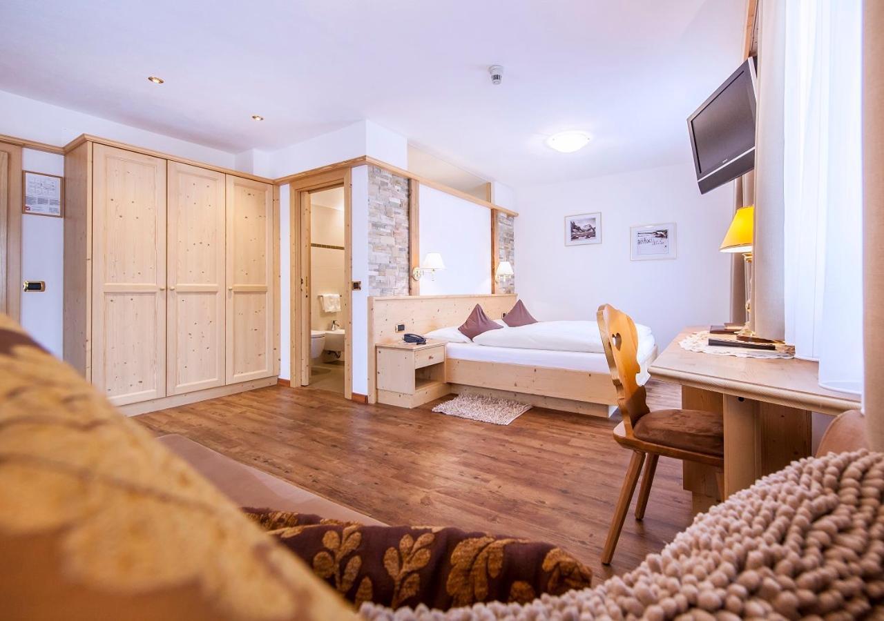 Garni Lanzinger Hotell Selva di Val Gardena Exteriör bild
