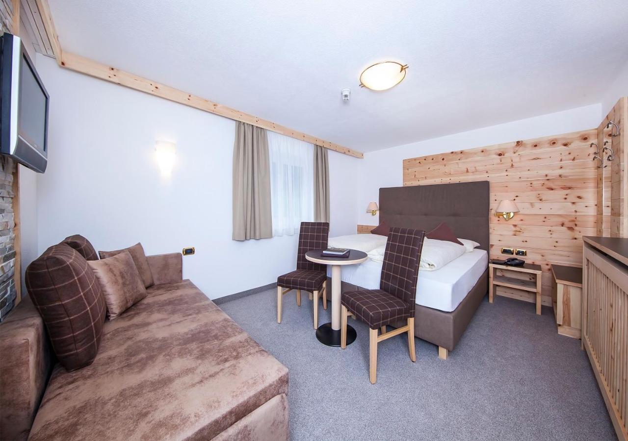 Garni Lanzinger Hotell Selva di Val Gardena Exteriör bild