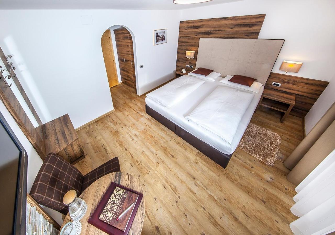 Garni Lanzinger Hotell Selva di Val Gardena Exteriör bild