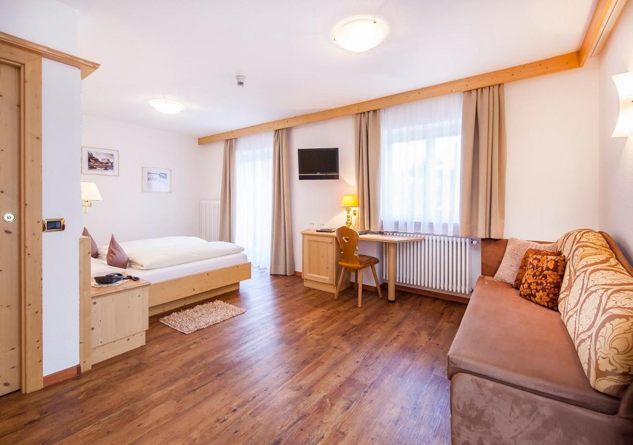 Garni Lanzinger Hotell Selva di Val Gardena Exteriör bild
