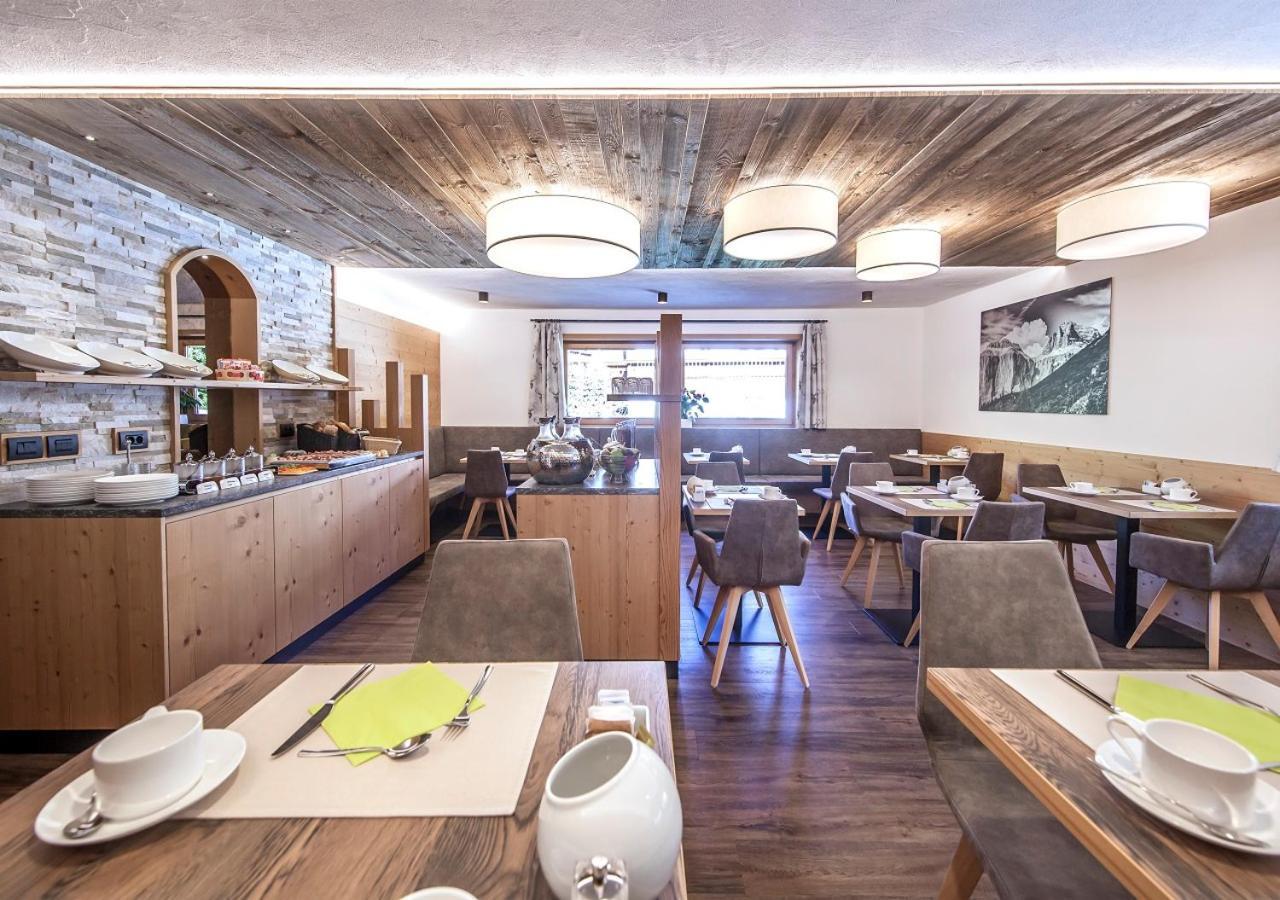 Garni Lanzinger Hotell Selva di Val Gardena Exteriör bild
