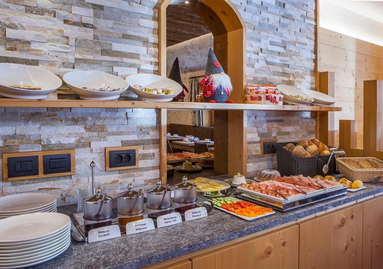 Garni Lanzinger Hotell Selva di Val Gardena Exteriör bild